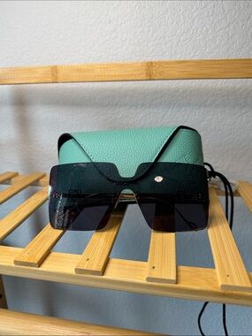 Loewe Black Rimless Monogram Sunglasses with Mint Case. Luxury Italian 🇮🇹